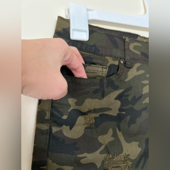 Elite Jeans Womens Camo Shorts 7/28 High Rise Stretch Distressed Casual Outdoor - Picture 13 of 17